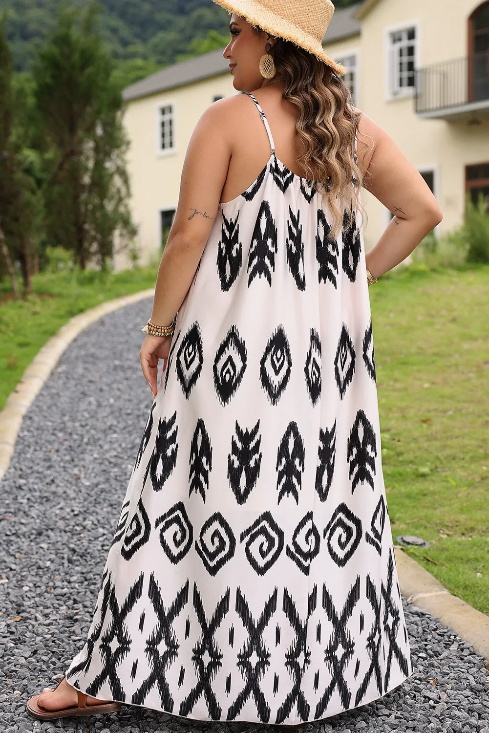 Chic & Flowy Plus-Size Western Print Halter Maxi Dress – Perfect for Any Occasion!