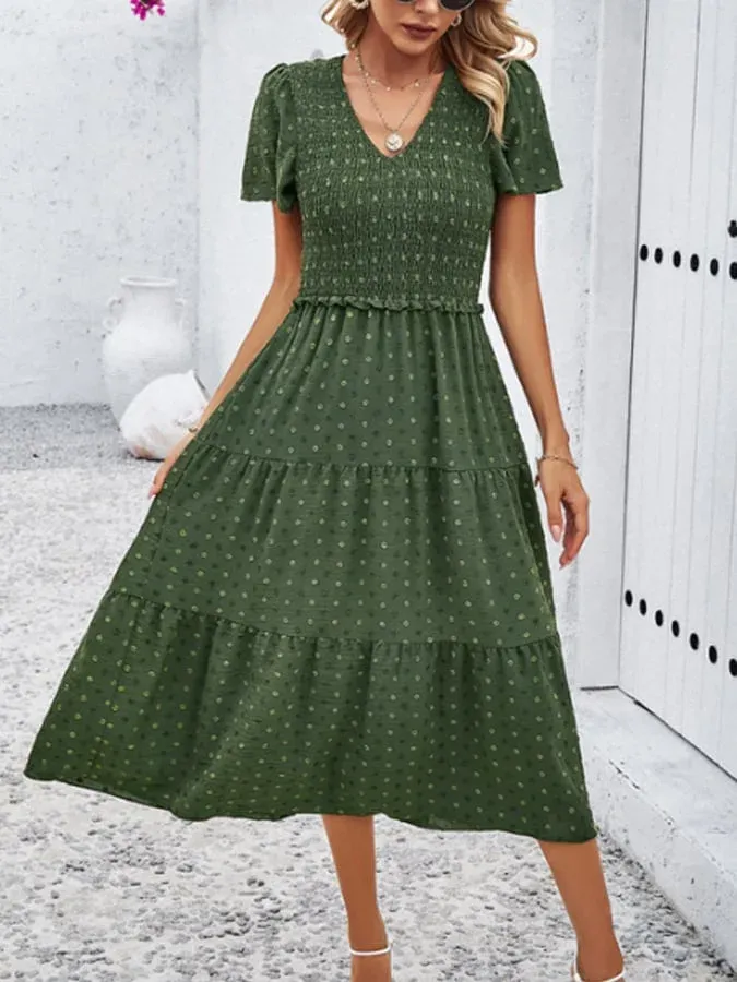 Diantha - Plain casual dress with V-neckline and short sleeves.