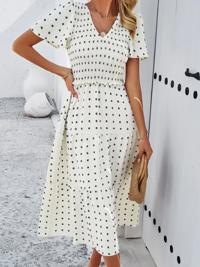 Diantha - Plain casual dress with V-neckline and short sleeves.