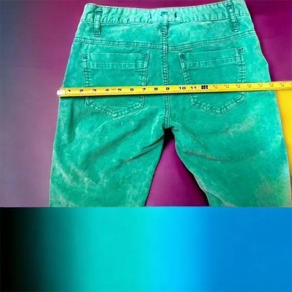 Free People l Green Corduroy Pants l 5-pocket Design l Size 28 l EUC
