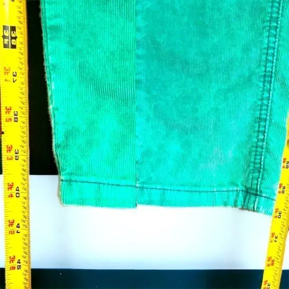 Free People l Green Corduroy Pants l 5-pocket Design l Size 28 l EUC