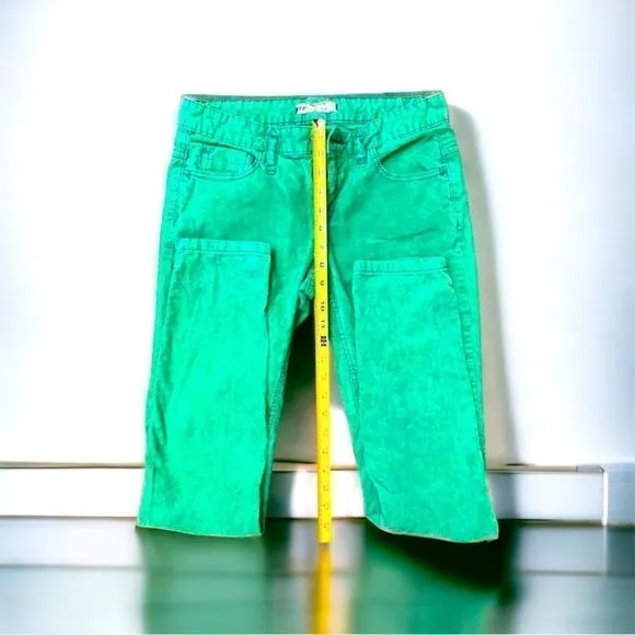 Free People l Green Corduroy Pants l 5-pocket Design l Size 28 l EUC
