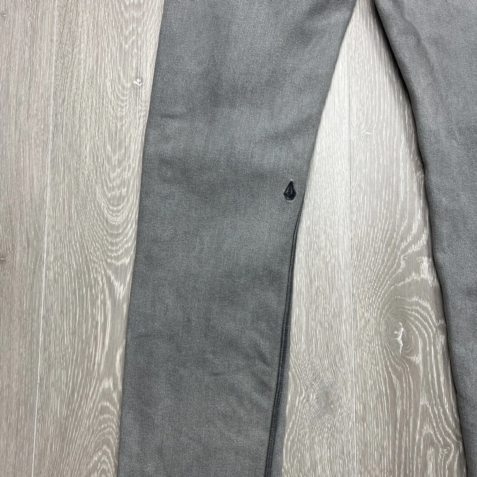 Volcom Brand Jeans Mens Grey Solver Modern Straight Jeans Size 28